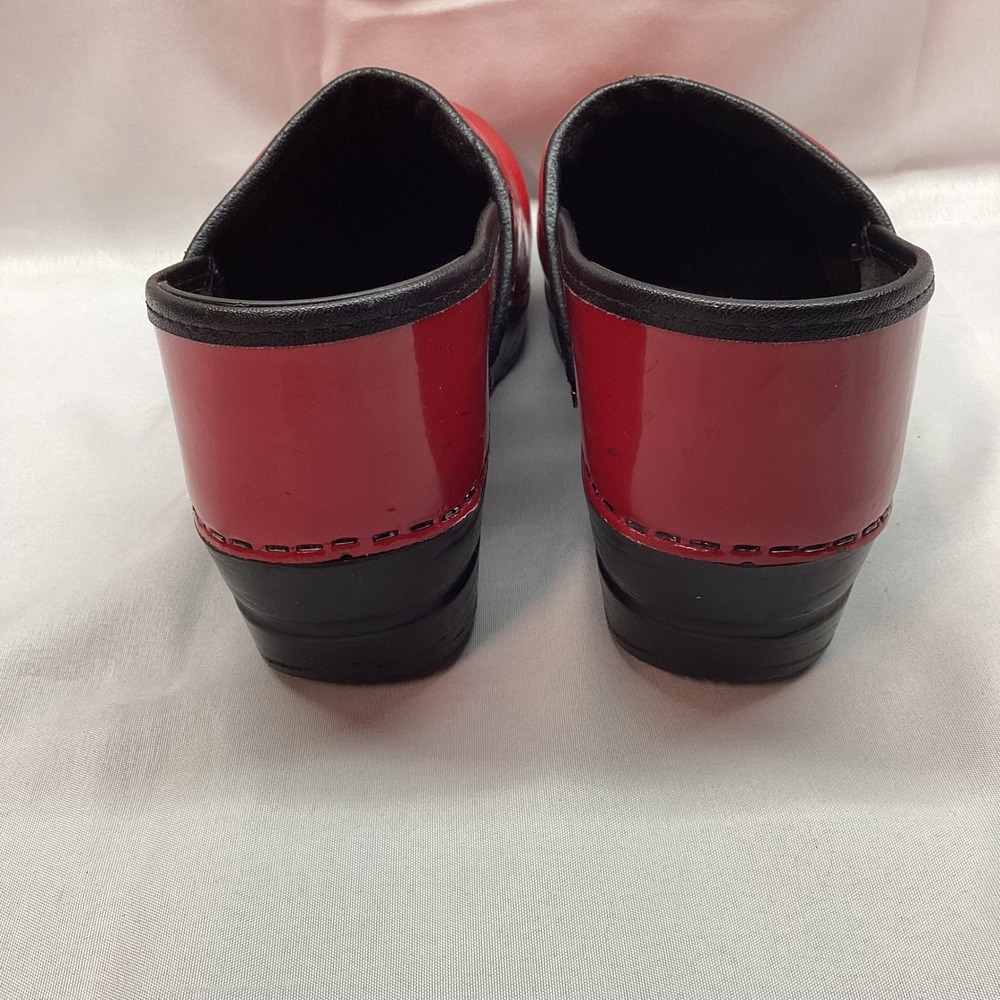 Dansko Professional Red Patent Leather Clogs Womens 37 US6.5 Classic Comfort - Picture 6 of 7